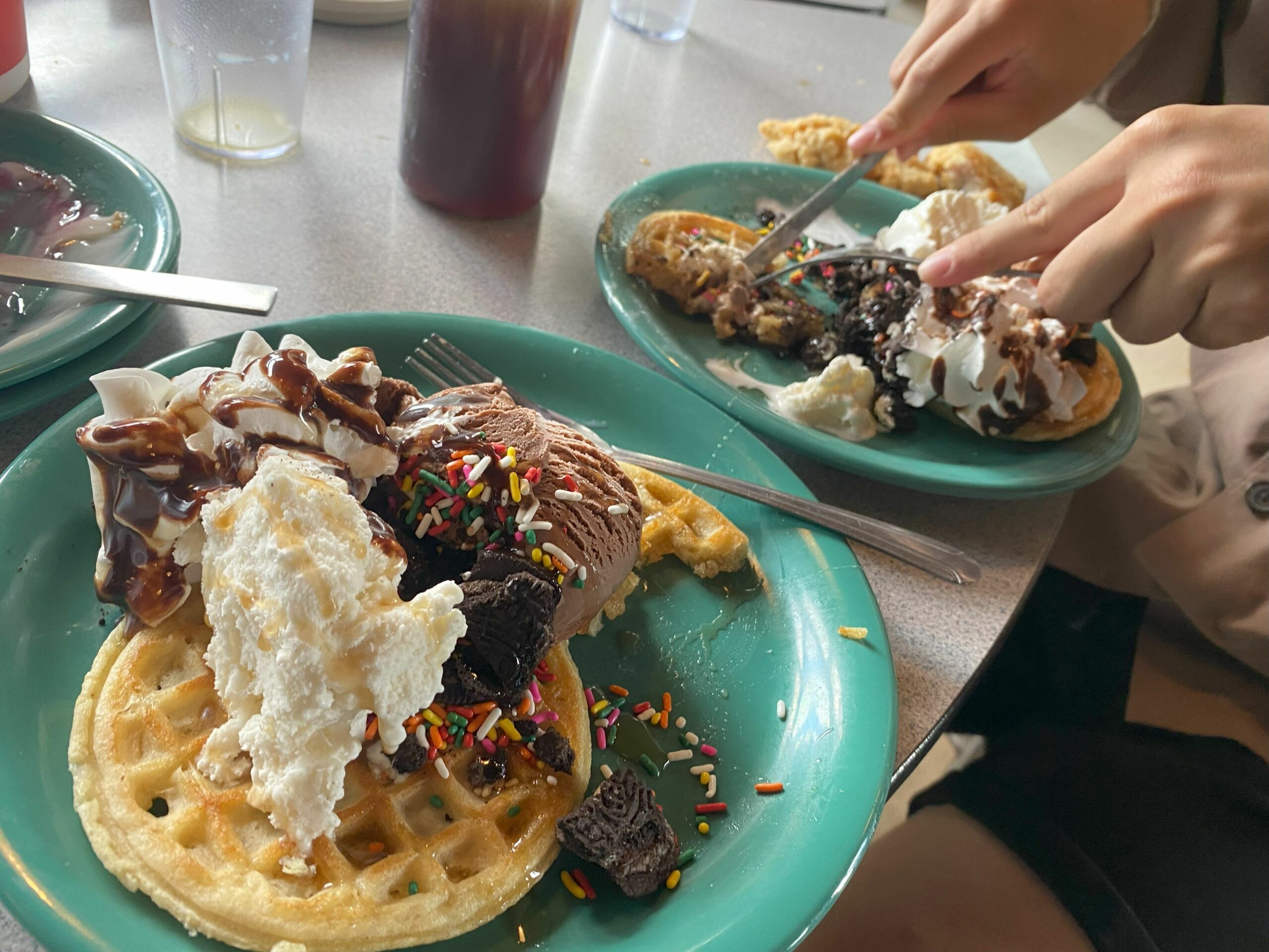 ニューヨークのサマーキャンプ場にて、スリープアウトから帰ってきて食べたアイスクリーム