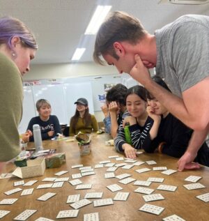 ICカフェでかるた遊び Japanese traditional playing card game at IC Café