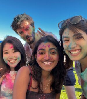 インドのカラーパウダー祭りHoli Festivalにて